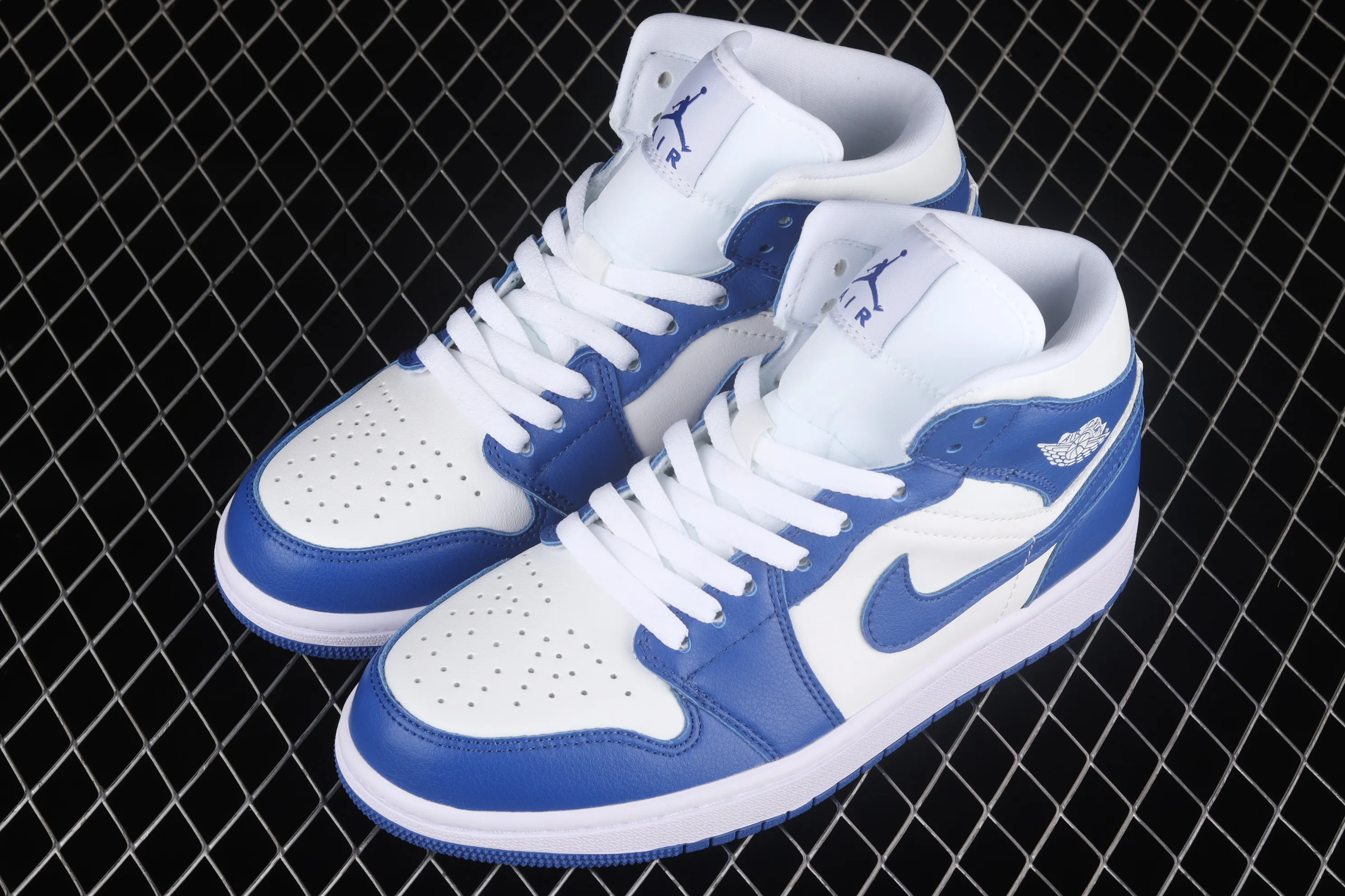 All Categories Air Jordan Jordan Series Basketball Shoes Air Jordan 1 Mid Differentiated Versions Air Jordan 1 Mid AJ1 Joe 1 Kentucky Blue Zhongbang Basketball Shoes BQ6472-104